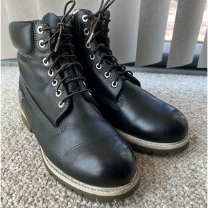 Timberland 27023 6-Inch Classic Leather Boots Black/White/Gray Men’s Sz: 10M